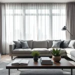 Verduisterende gordijnen in een moderne woonkamer creëren een serene sfeer.