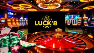 Trải nghiệm cảm giác hồi hộp của LUCK8 với các yếu tố casino đầy màu sắc, chip bài và bánh xe roulette.