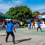 Aktivitas pertandingan petanque di fopikotakendari.org dengan atlet berkompetisi dan penonton antusias.